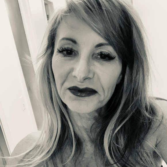 Meet your Posher, Adrienne - Picture 8 of 9